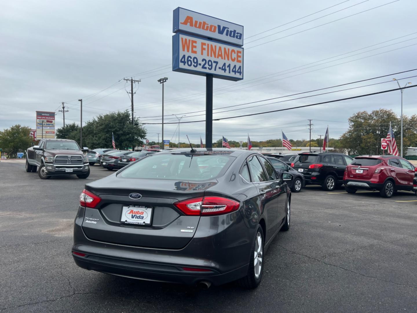 2016 GRAY Ford Fusion SE (3FA6P0HD4GR) with an 1.5L L4 DOHC 16V engine, 6-Speed Automatic transmission, located at 420 I-35E, Lancaster, TX, 75146, (469) 297-4144, 32.593929, -96.823685 - Photo#6